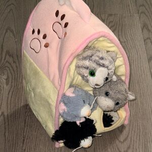 Unipak Plush Kitten Carrier and 4Kittens